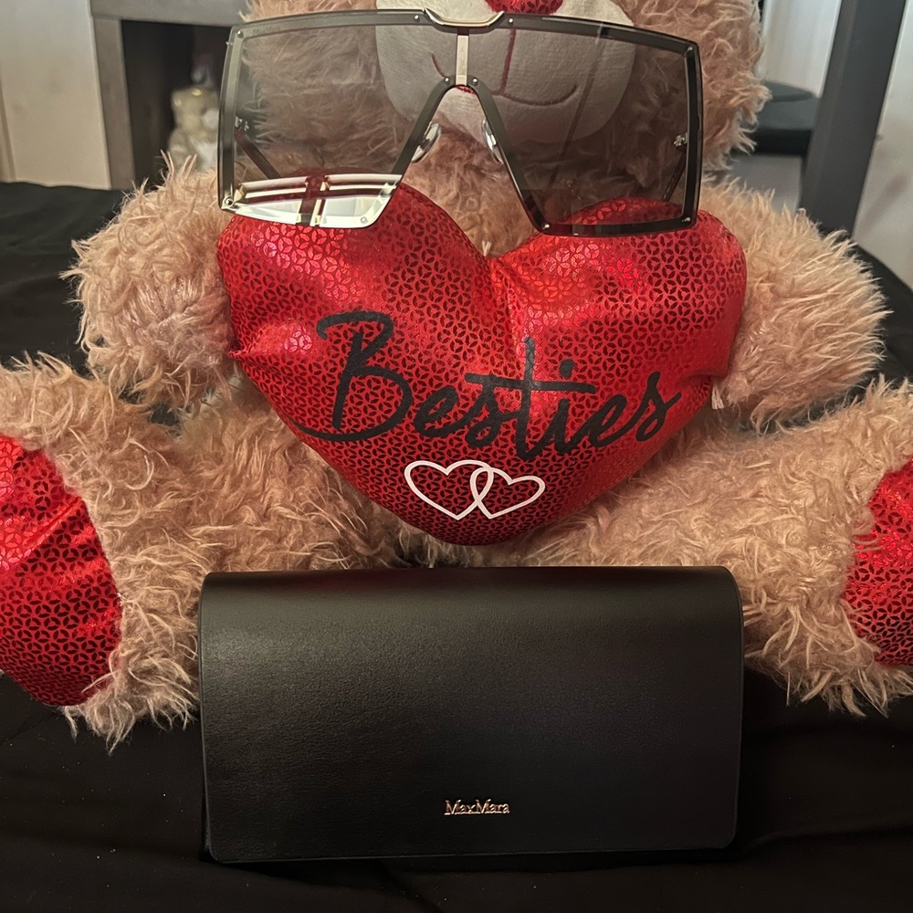 Stylish Oversized Sunglasses - image 5